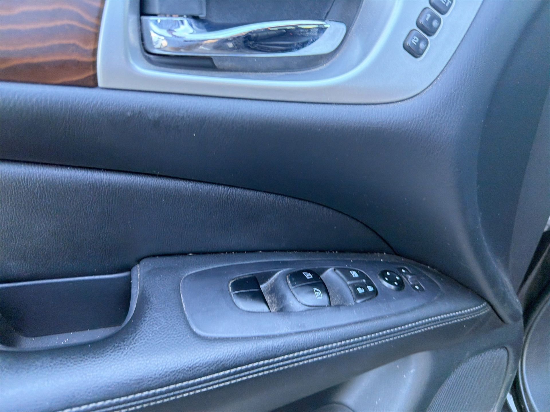 Used 2020 Nissan Pathfinder Platinum image 10