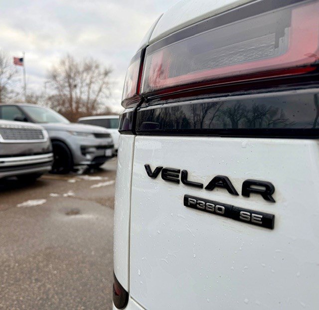 Used 2019 Land Rover Range Rover Velar R-Dynamic SE image 7