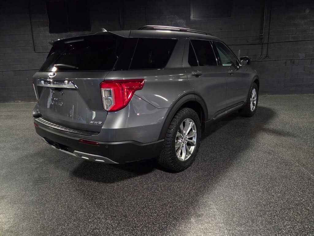 Used 2022 Ford Explorer XLT w/ Equipment Group 202A image 5