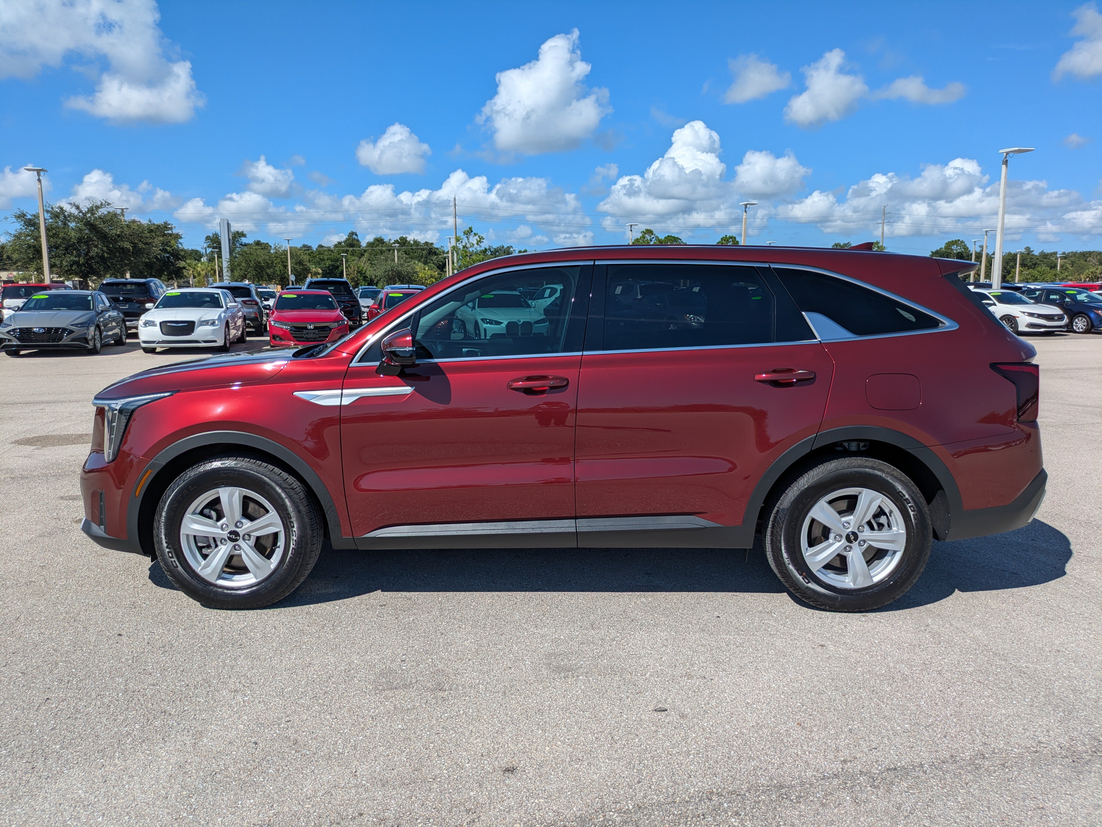 Certified 2025 Kia Sorento LX FWD image 7
