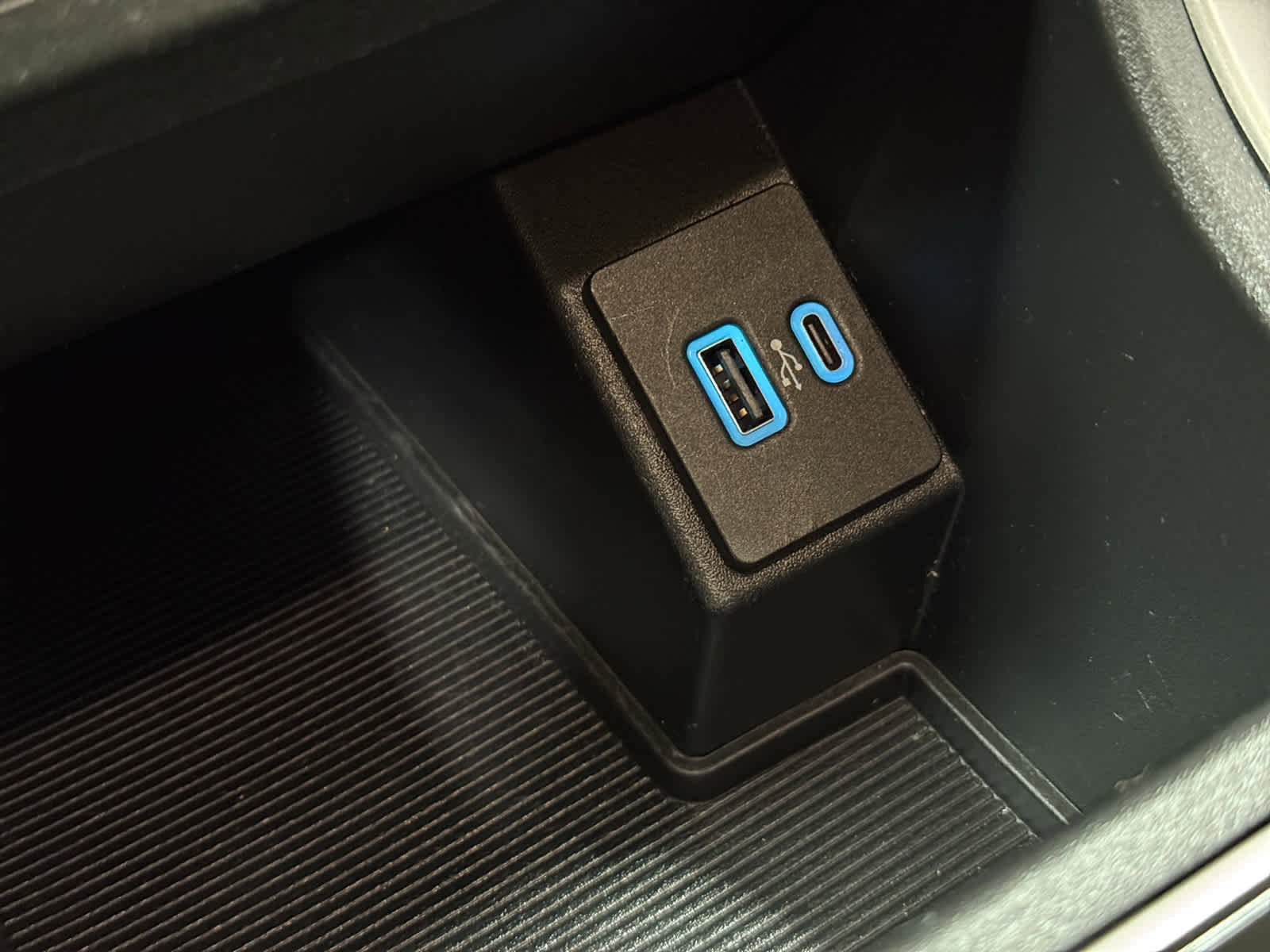 Used 2022 Ford Edge SE w/ Cargo Accessory Package image 22