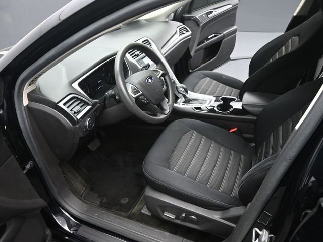 Used 2016 Ford Fusion SE w/ SE Cold Weather Package image 9