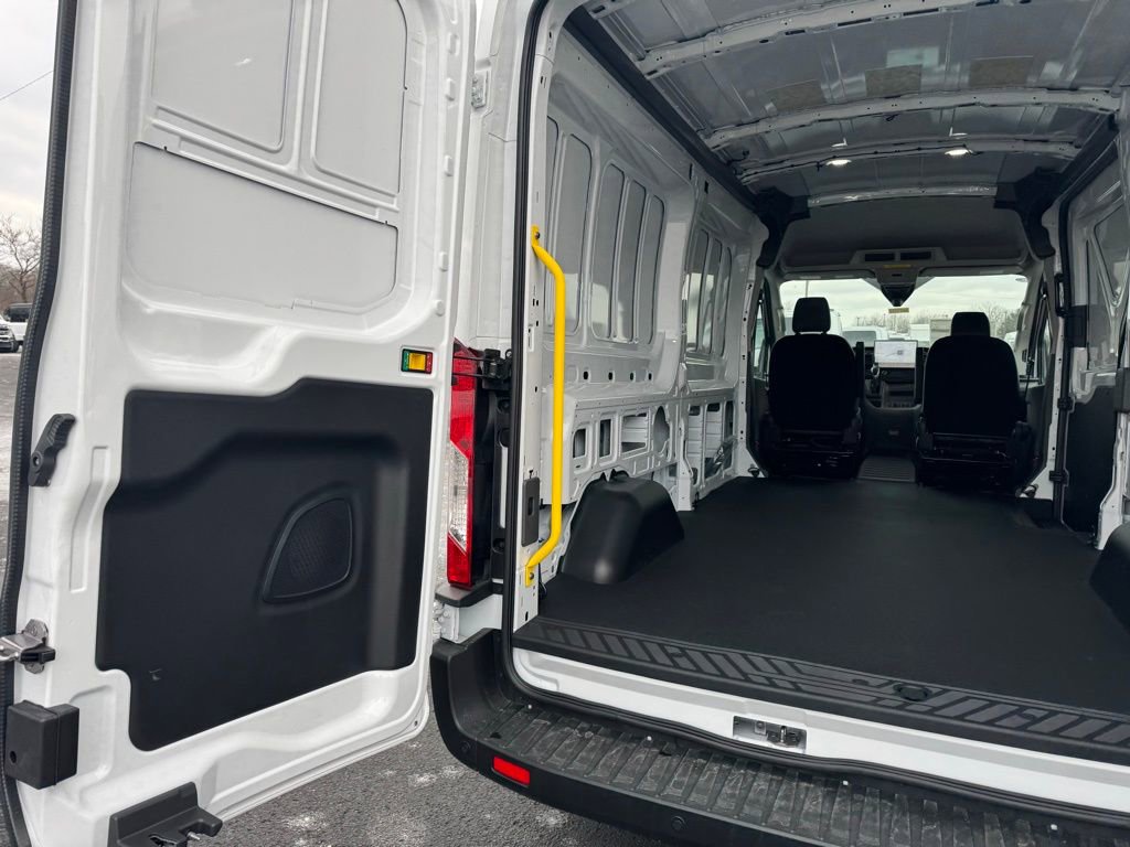 New 2026 Ford Transit 250 148 Medium Roof image 18