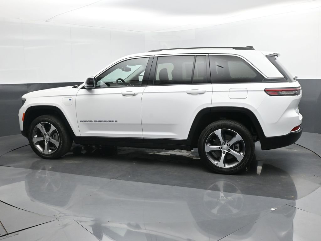Used 2023 Jeep Grand Cherokee 4WD 4xe image 3
