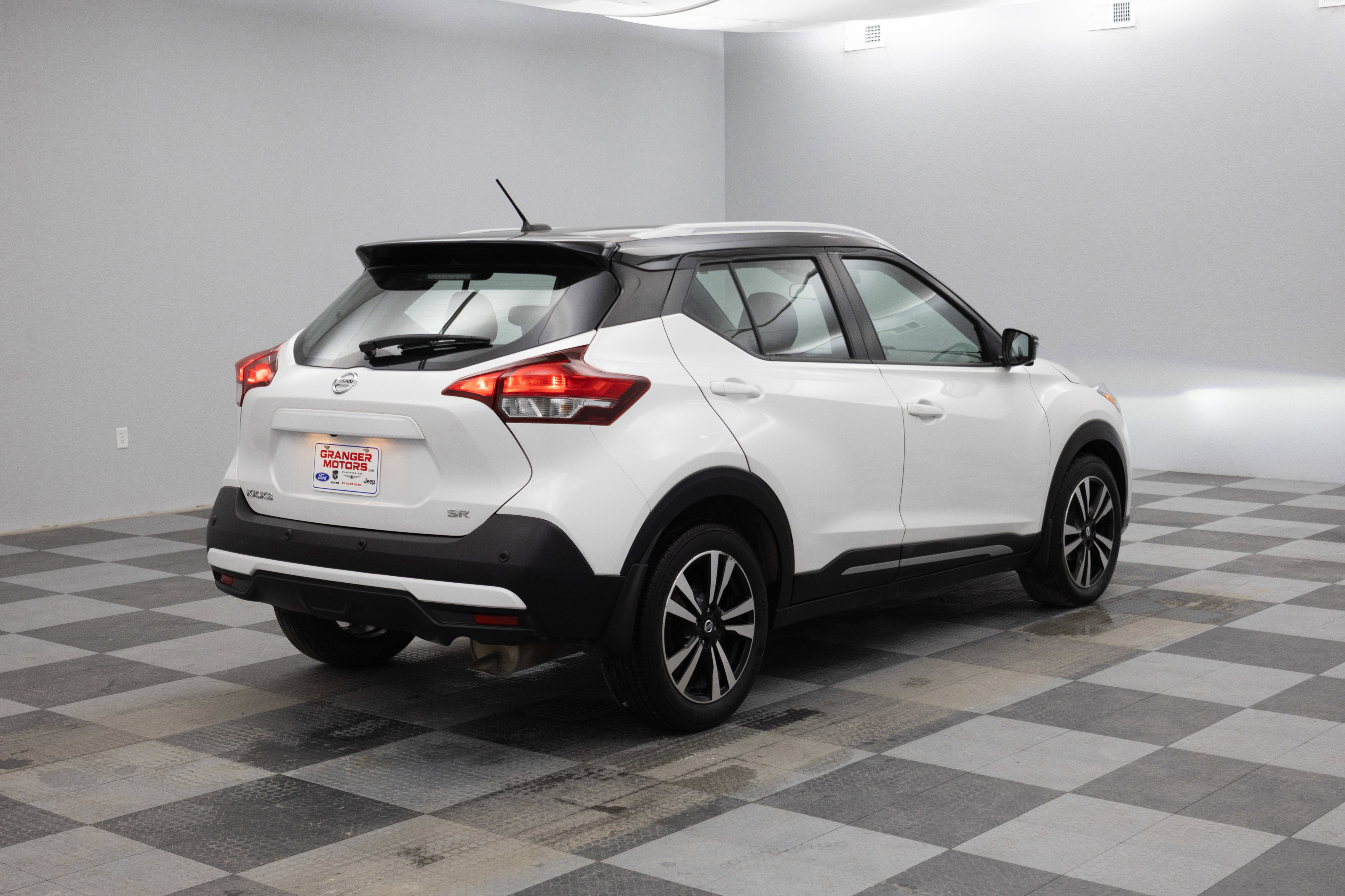 Used 2020 Nissan Kicks SR w/ SR Premium Package image 10
