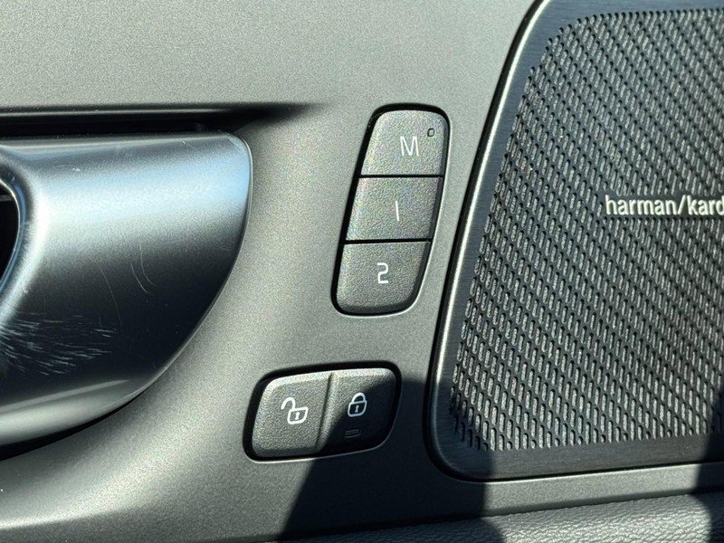 New 2026 Volvo XC60 B5 Plus w/ Climate Package image 10