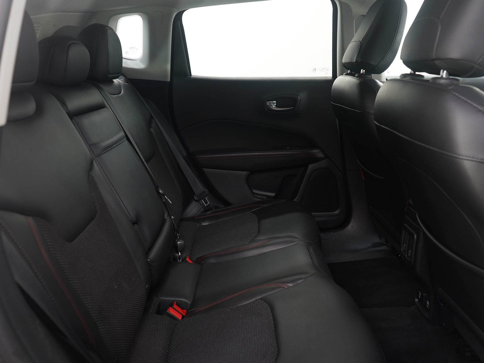 Used 2018 Jeep Compass Trailhawk w/ Cold Weather Group image 12