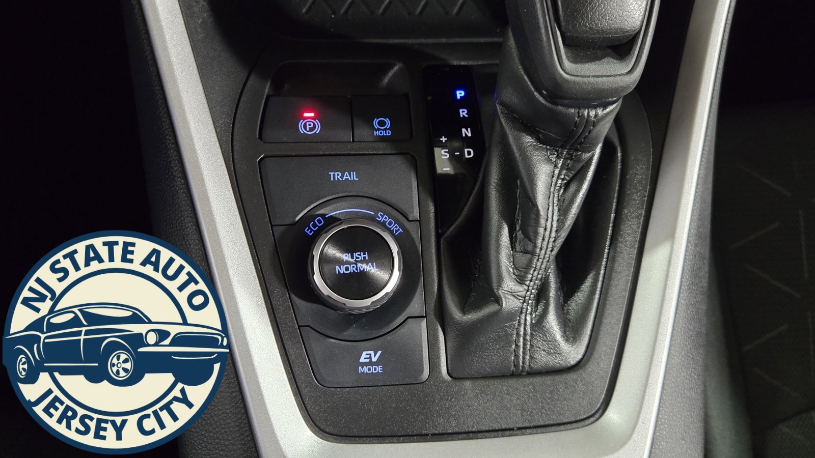 Used 2020 Toyota RAV4 XLE image 16