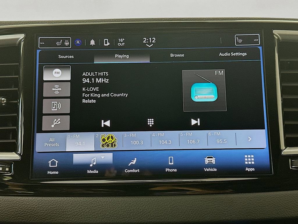 Used 2024 Chrysler Pacifica Touring-L image 17