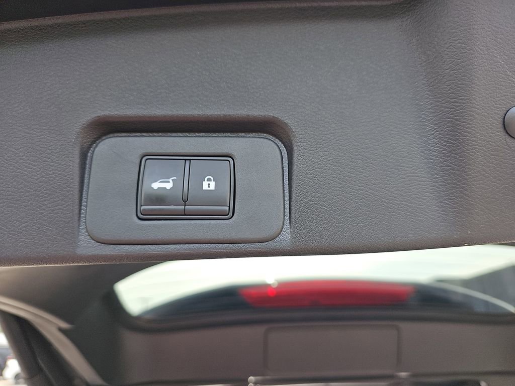 Used 2025 Nissan Rogue SV w/ SV Premium Package image 17