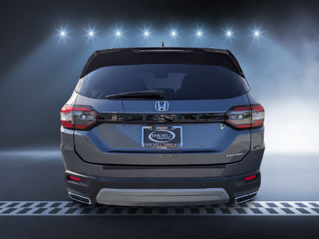 Used 2024 Honda Pilot Touring image 3
