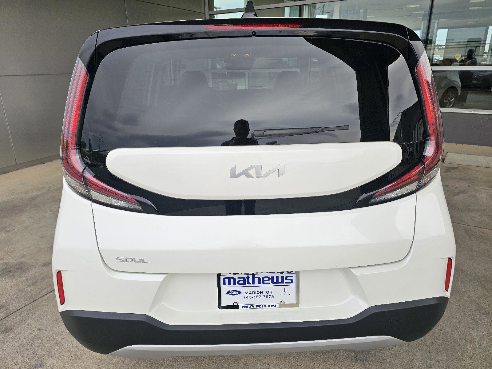 Used 2025 Kia Soul LX w/ LX Technology Package FWD image 4