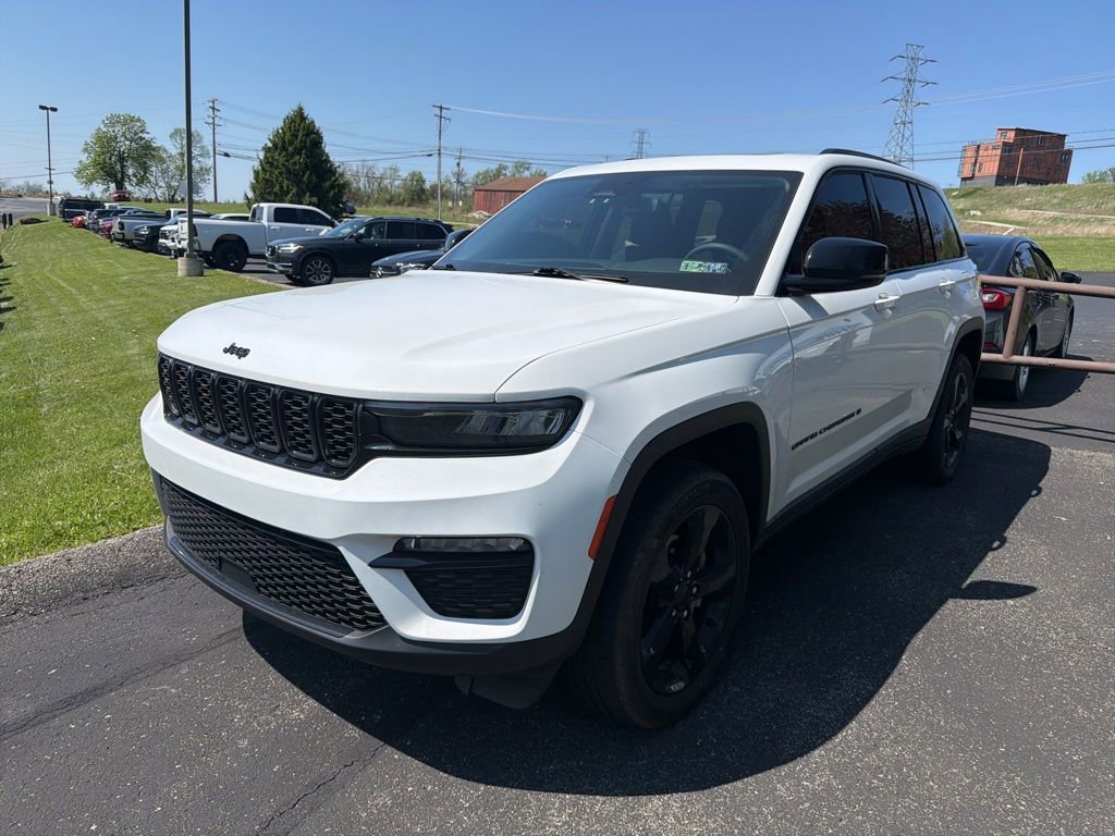 Used 2023 Jeep Grand Cherokee Limited w/ Black Appearance Package image 9