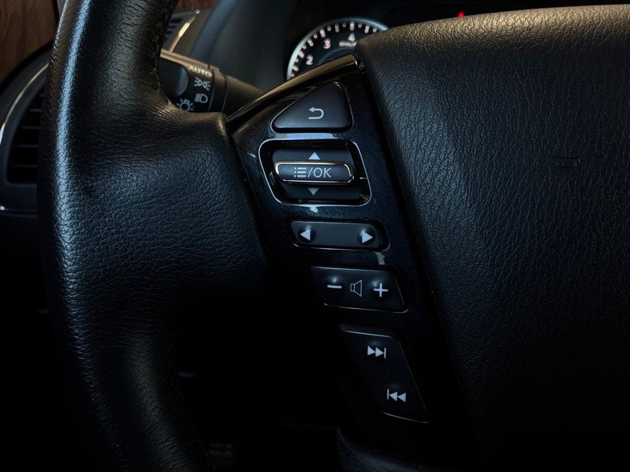 Used 2024 Nissan Armada SL RWD image 42
