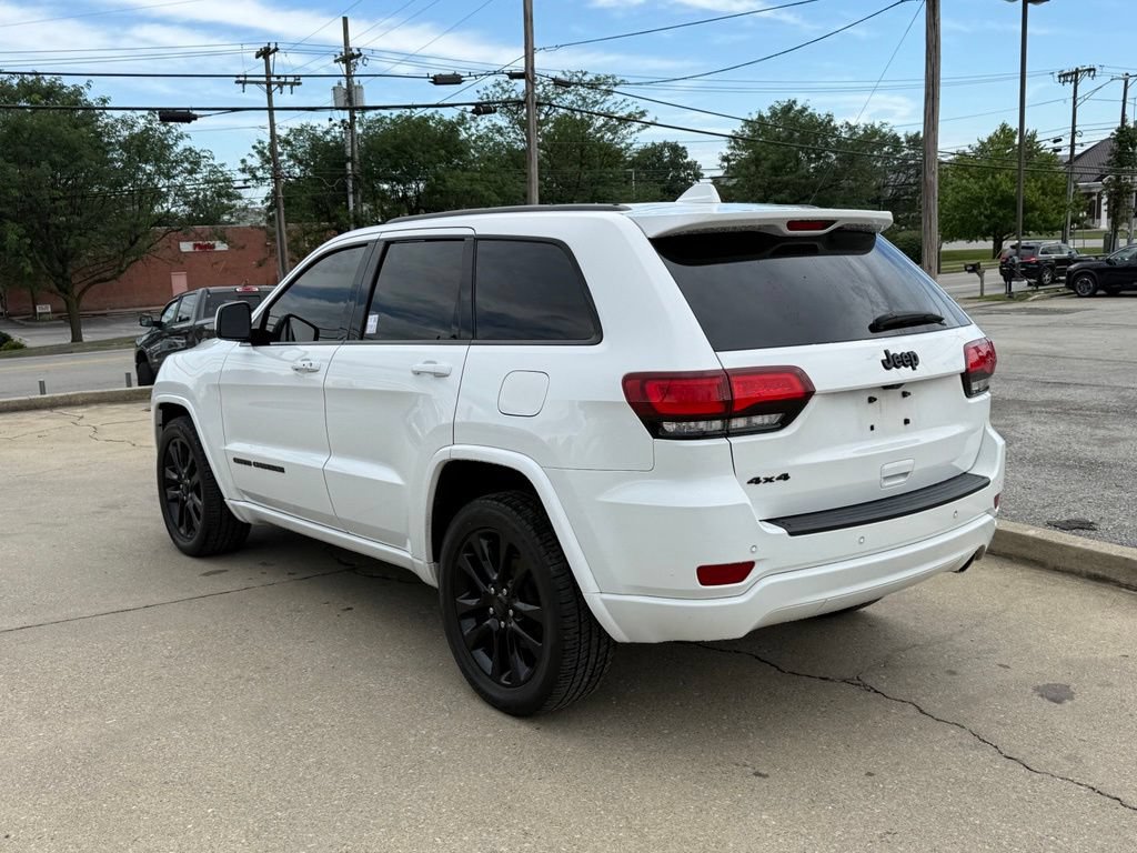 Used 2018 Jeep Grand Cherokee Altitude AWD/4WD image 8
