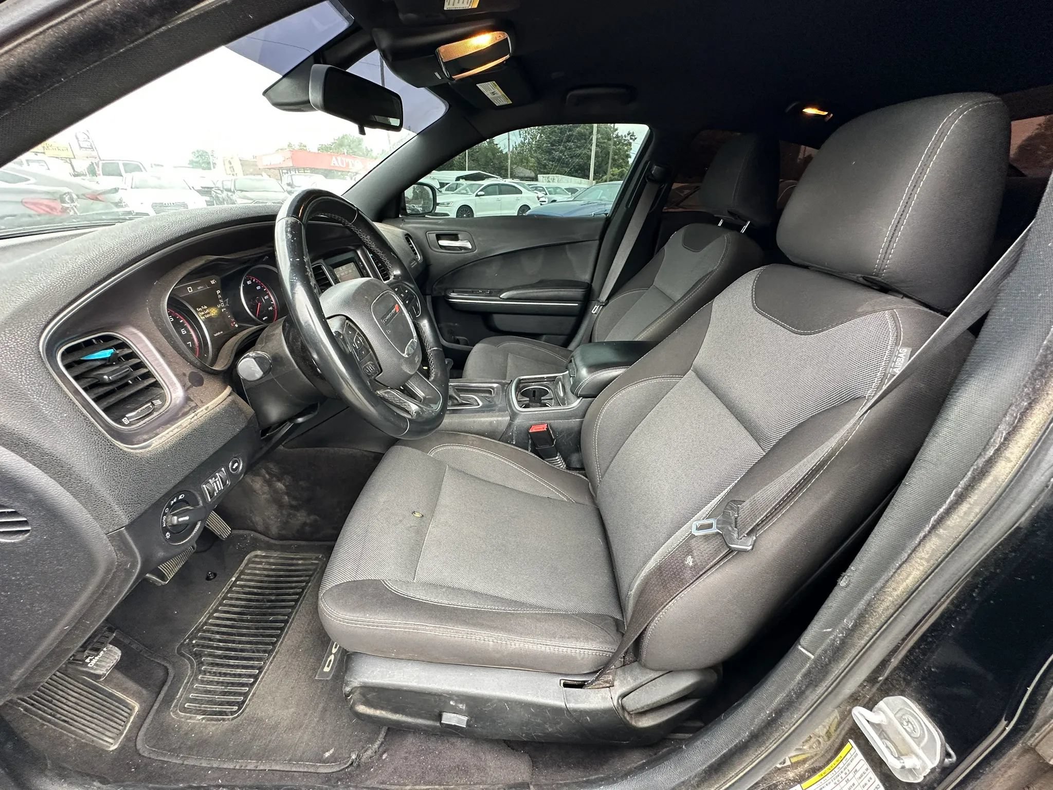 Used 2017 Dodge Charger SE RWD image 10