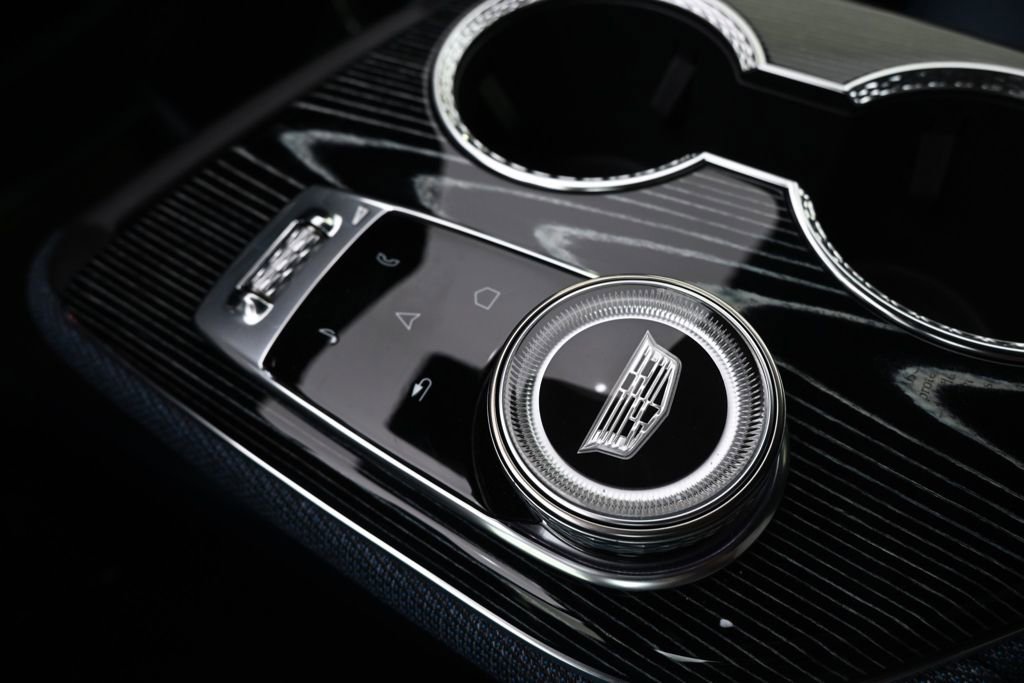 New 2026 Cadillac Optiq Luxury 2 image 32