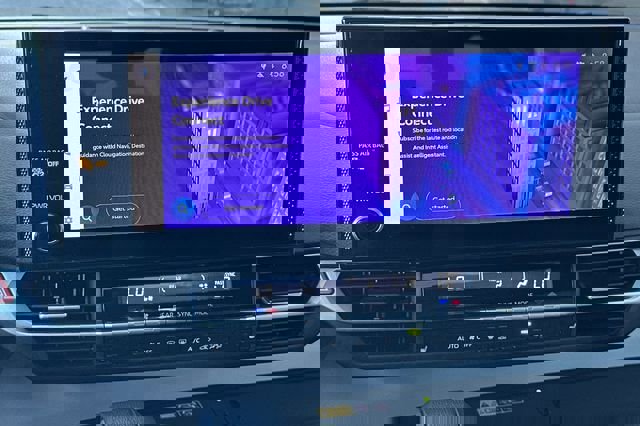 Used 2025 Toyota Sienna XLE image 23