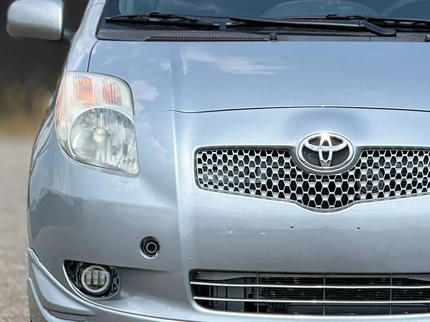 Used 2009 Toyota Yaris 2-Door Hatchback FWD image 11