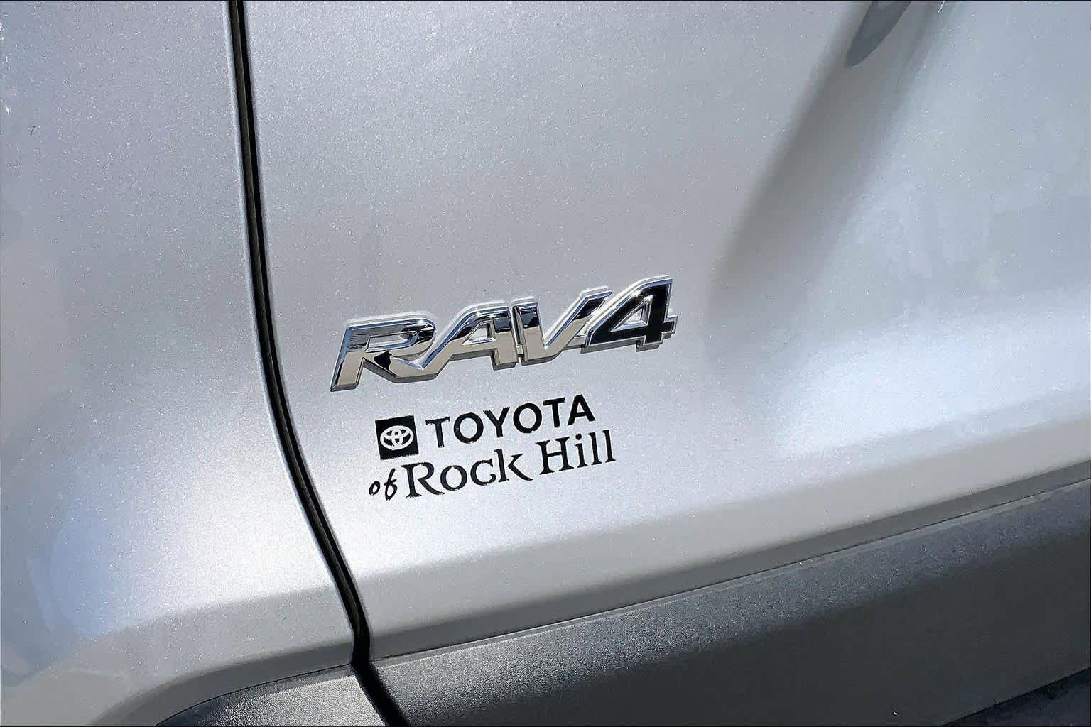 Used 2025 Toyota RAV4 XLE w/ Convenience Package FWD image 33