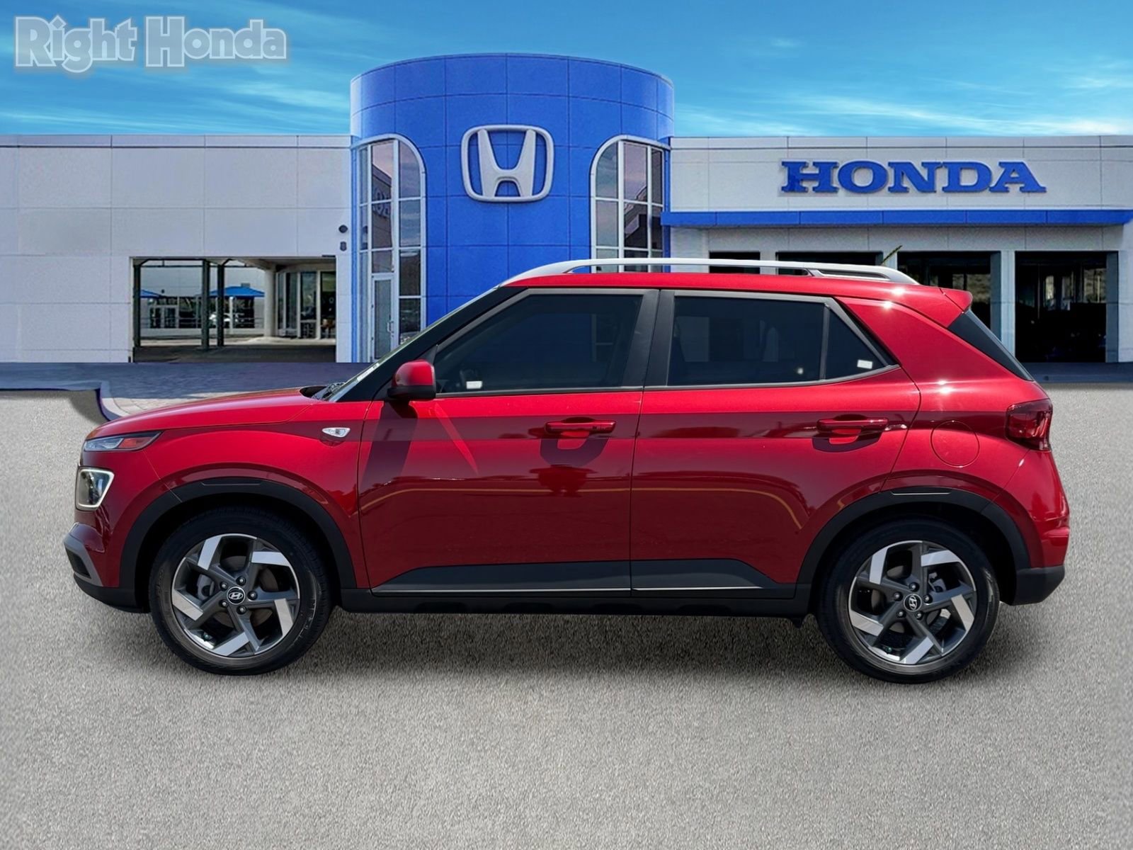 Used 2023 Hyundai Venue Limited FWD image 3