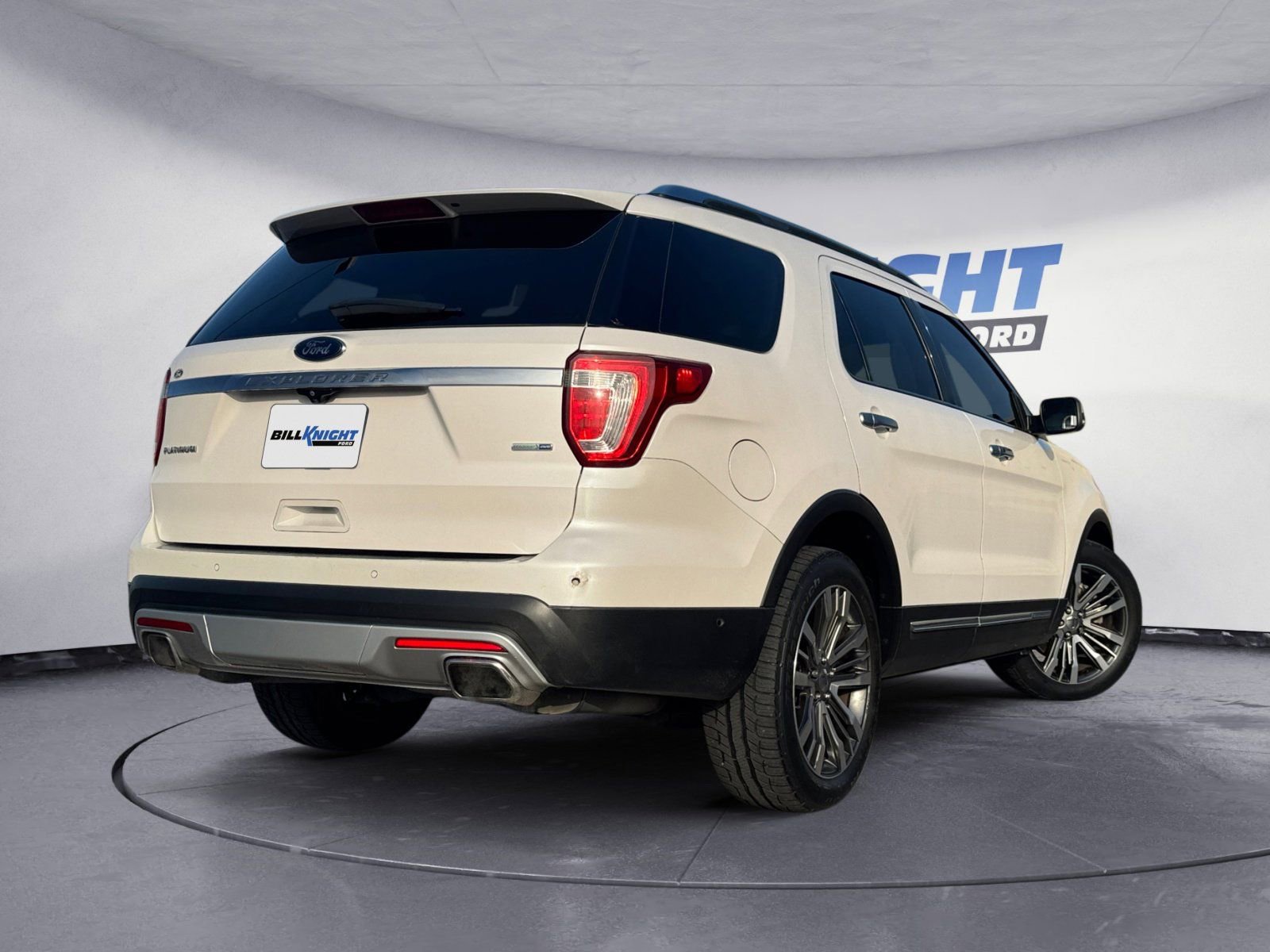 Used 2017 Ford Explorer Platinum image 5