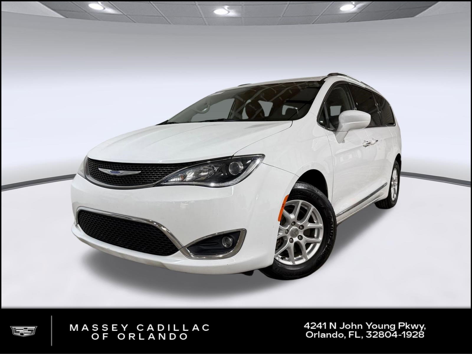 Used 2020 Chrysler Pacifica Touring-L FWD image 1
