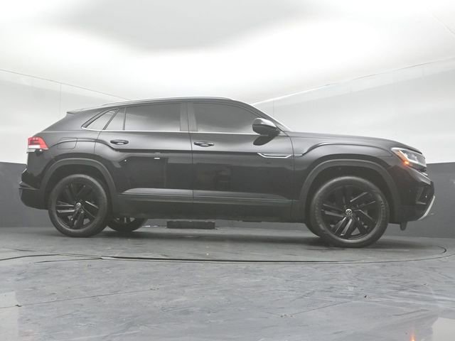 Used 2022 Volkswagen Atlas Cross Sport SE w/ Black Wheel Package image 35