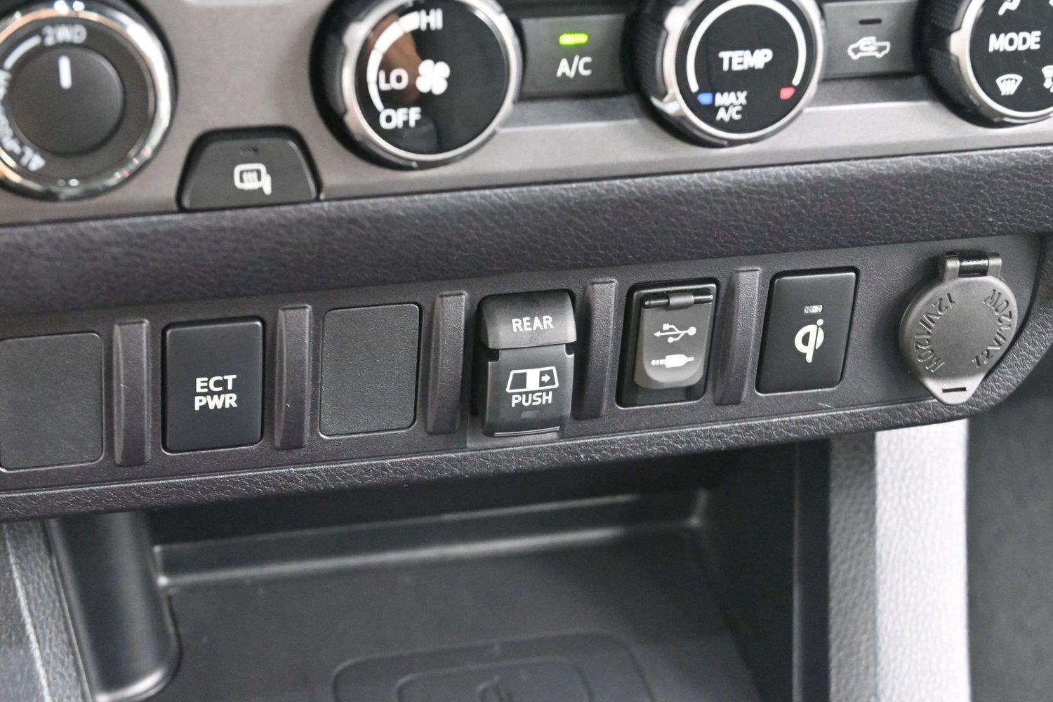 Used 2018 Toyota Tacoma TRD Off-Road AWD/4WD image 23