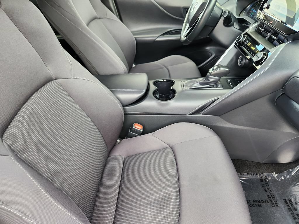 Used 2024 Toyota Venza LE AWD/4WD image 5