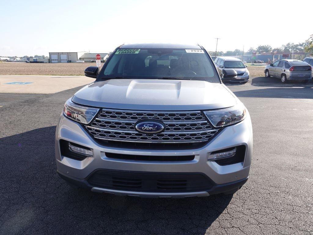 Used 2022 Ford Explorer Limited w/ Equipment Group 301A RWD image 2