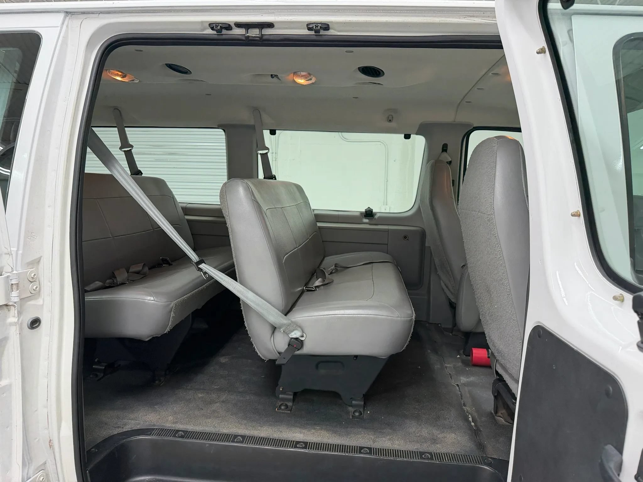 Used 2003 Ford E-350 and Econoline 350 XL RWD image 75
