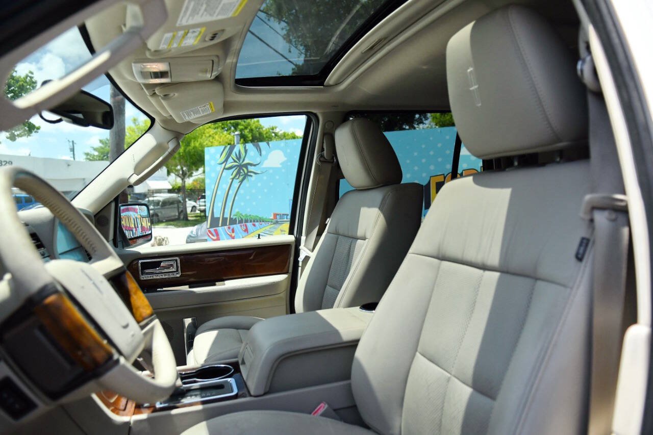 Used 2014 Lincoln Navigator L 2WD image 18