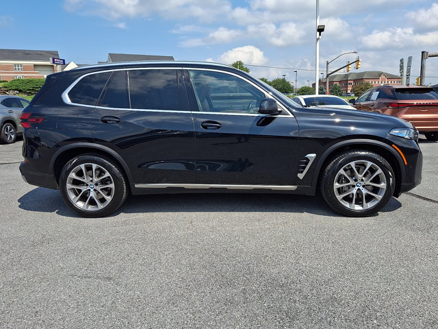 Certified 2024 BMW X5 xDrive40i w/ Premium Package AWD/4WD image 7