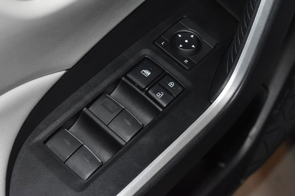 Used 2025 Toyota RAV4 XLE w/ Convenience Package image 5