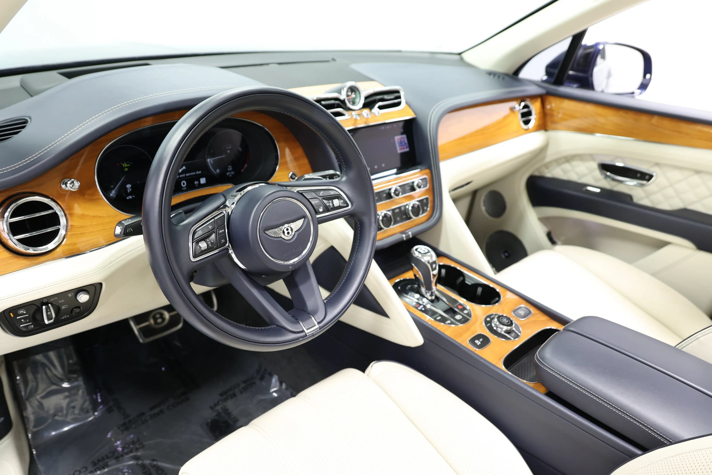 Used 2021 Bentley Bentayga w/ First Edition Specification AWD/4WD image 2