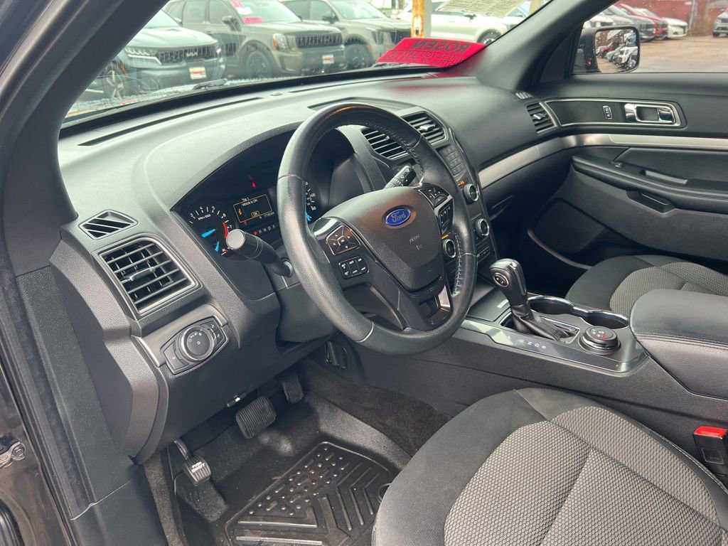 Used 2018 Ford Explorer XLT image 6