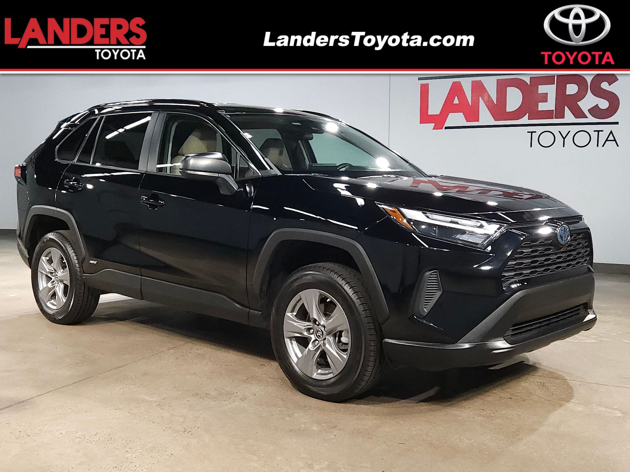 Used 2023 Toyota RAV4 LE AWD/4WD image 1