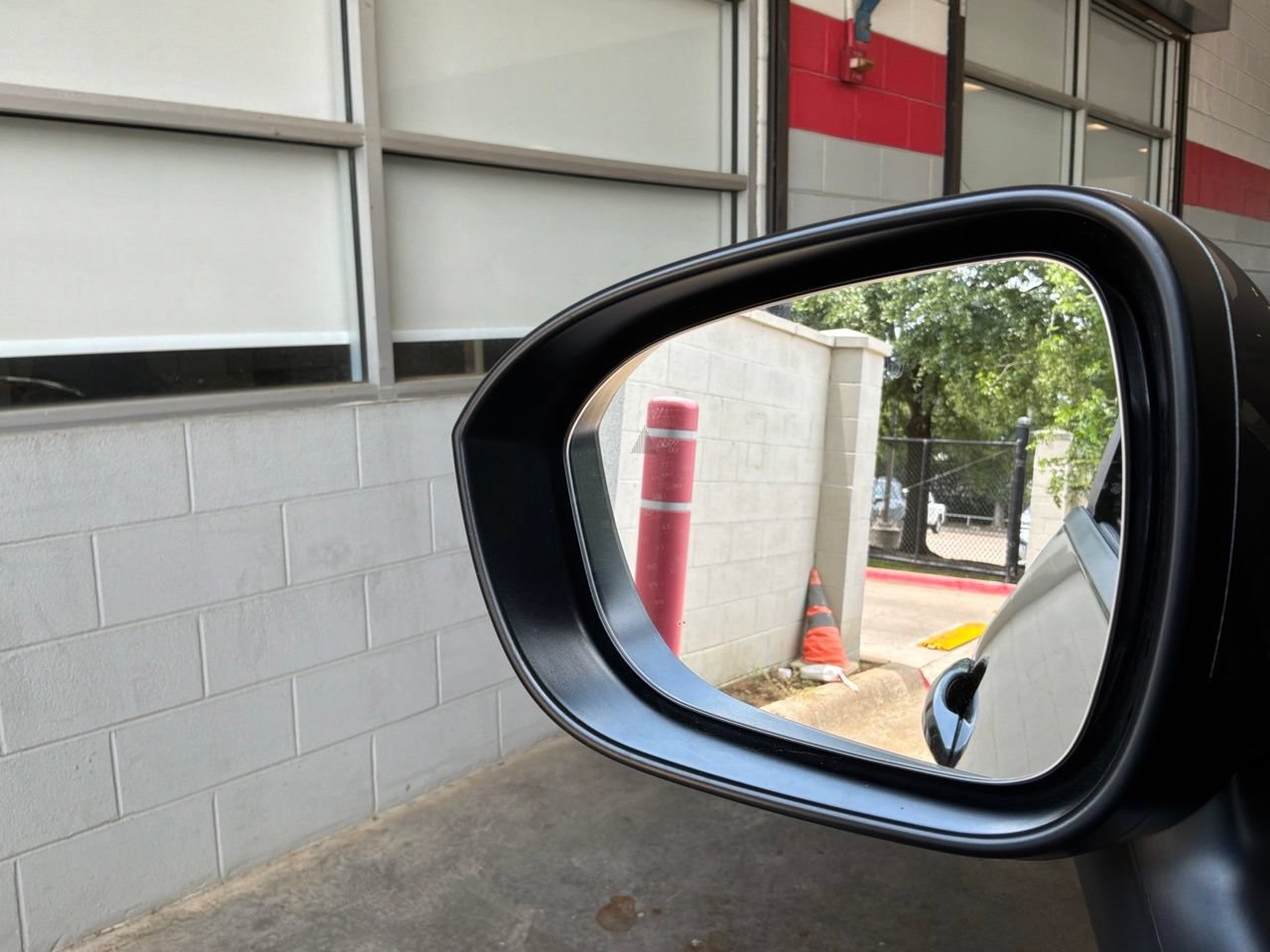 Used 2025 Nissan Rogue SV FWD image 19
