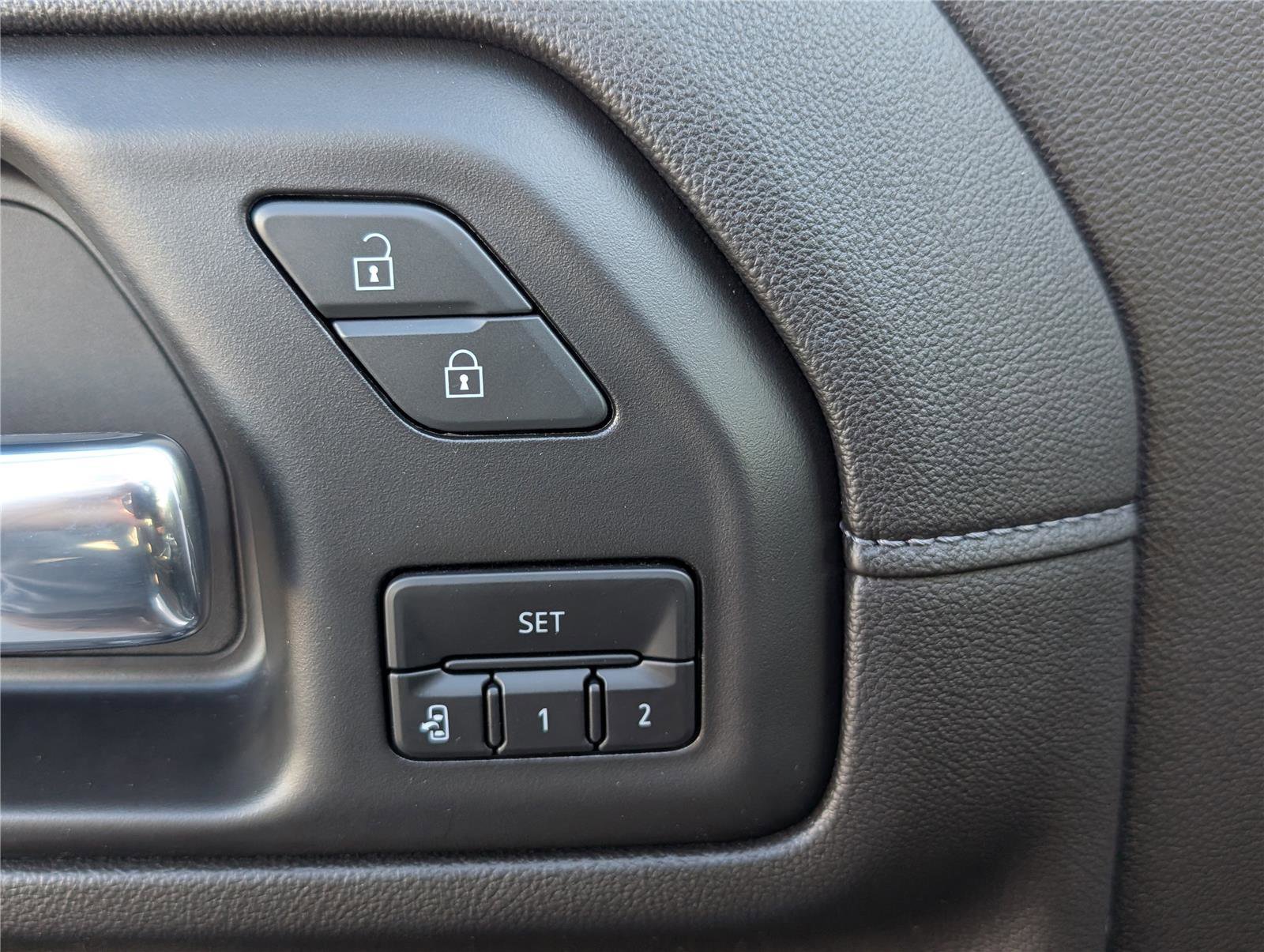 Used 2023 GMC Sierra 3500 Denali w/ Denali Ultimate Package image 21