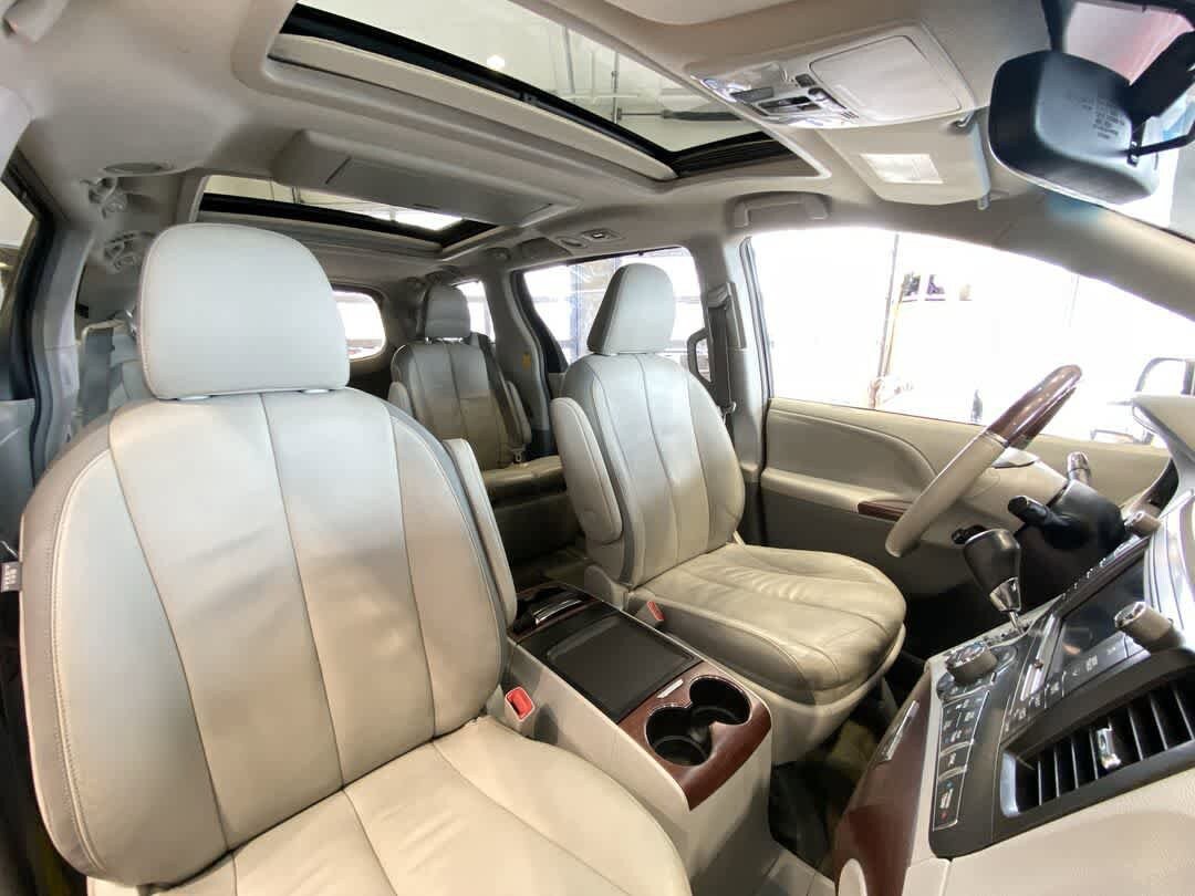 Used 2014 Toyota Sienna Limited image 28