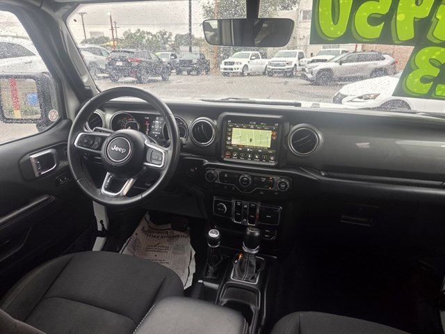 Used 2023 Jeep Wrangler Unlimited Sahara AWD/4WD image 5