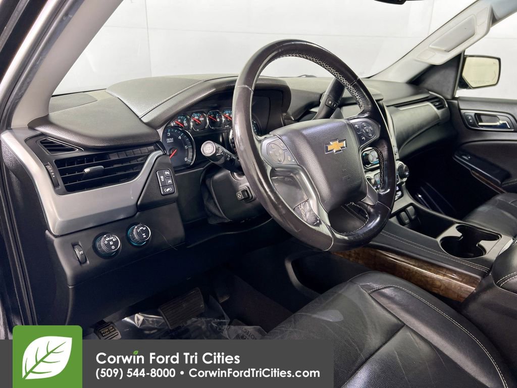 Used 2019 Chevrolet Suburban LT image 3