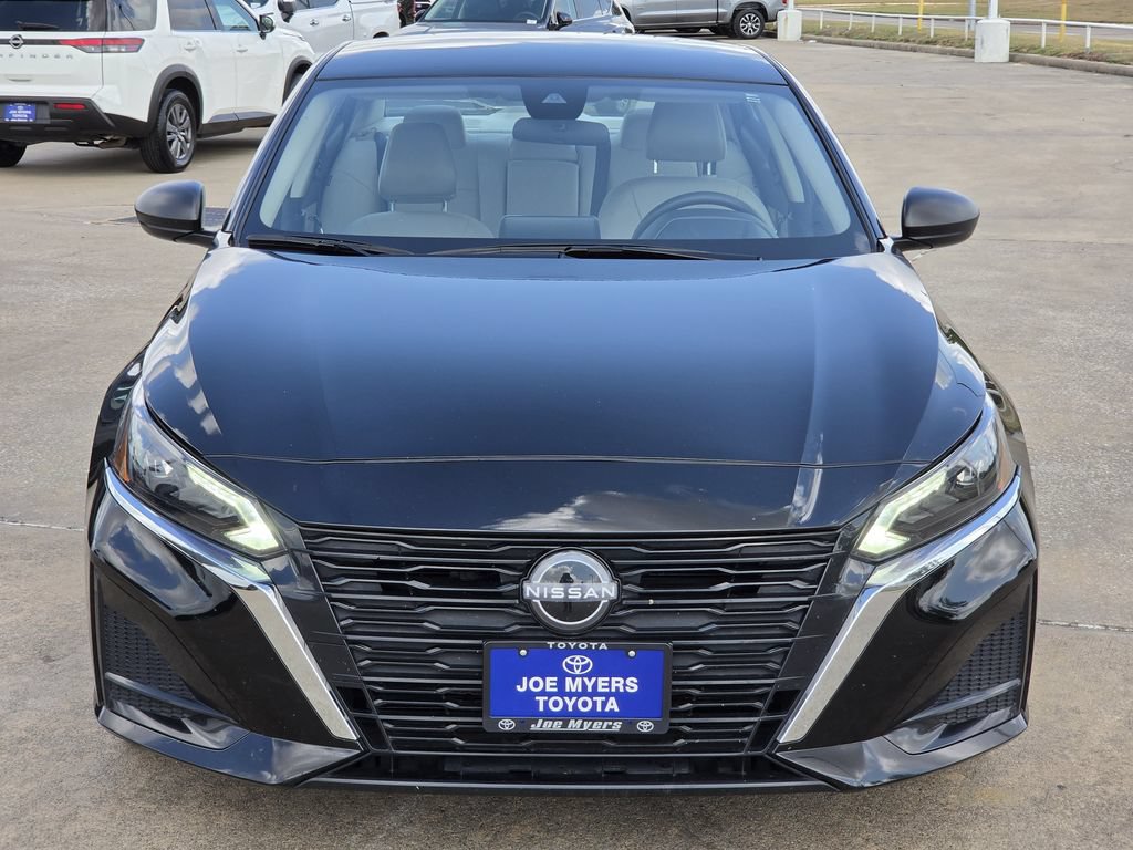 Used 2025 Nissan Altima 2.5 SV FWD image 3