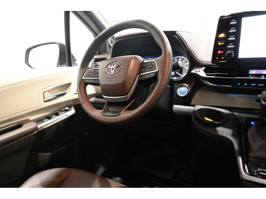 Used 2024 Toyota Sienna Platinum FWD image 23