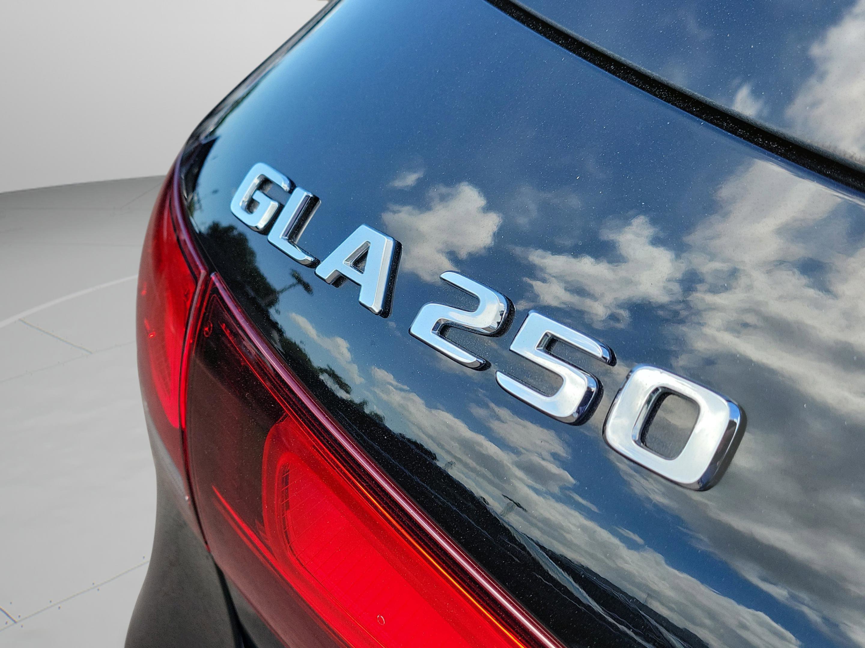 Certified 2022 Mercedes-Benz GLA 250 4MATIC image 30