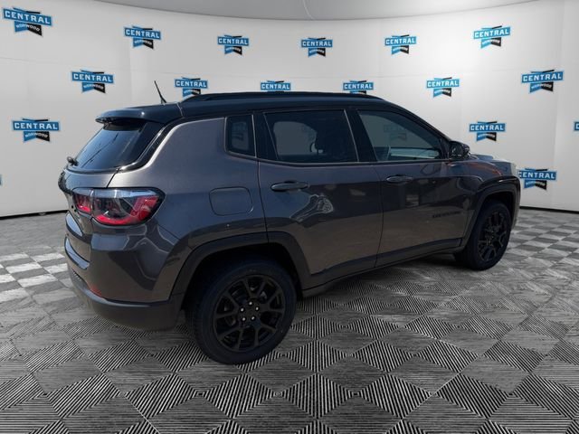 Used 2022 Jeep Compass Latitude w/ Sun and Sound Group AWD/4WD image 5