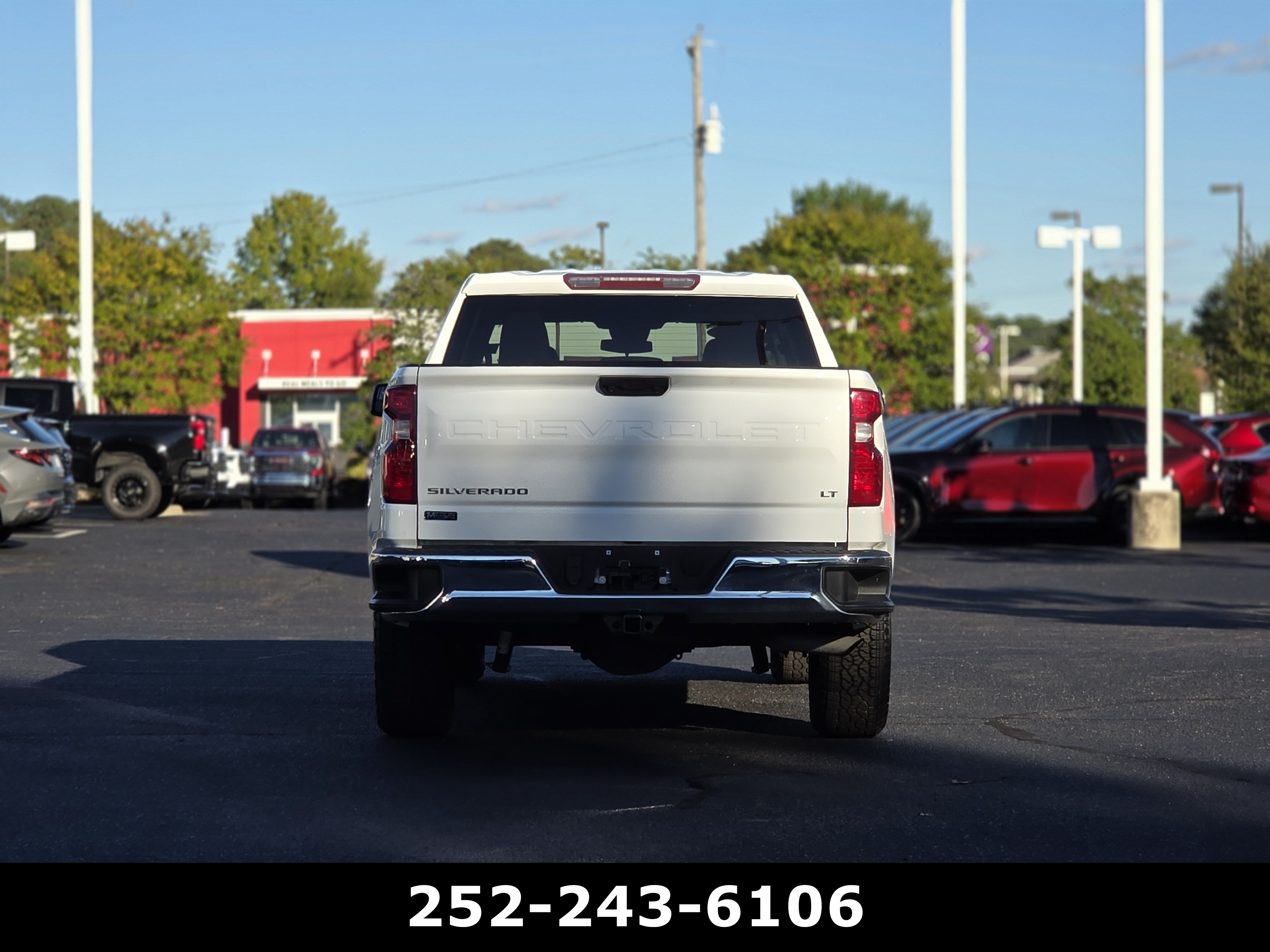Used 2023 Chevrolet Silverado 1500 LT AWD/4WD image 7