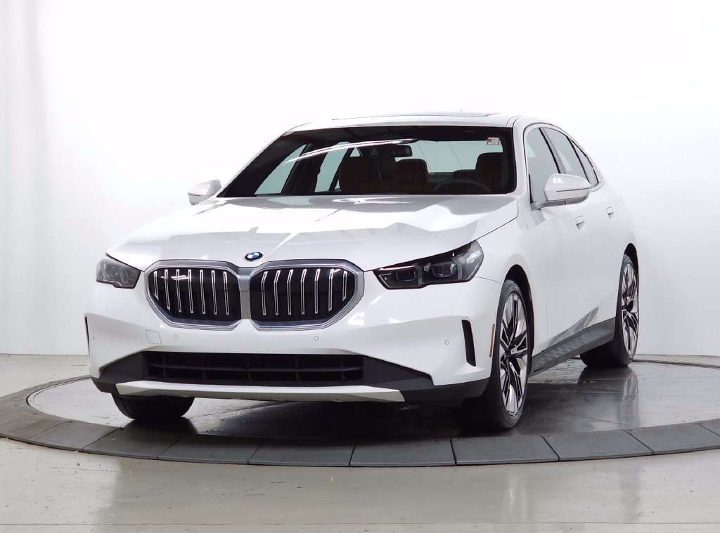 Used 2024 BMW 530i xDrive w/ Convenience Package AWD/4WD image 3