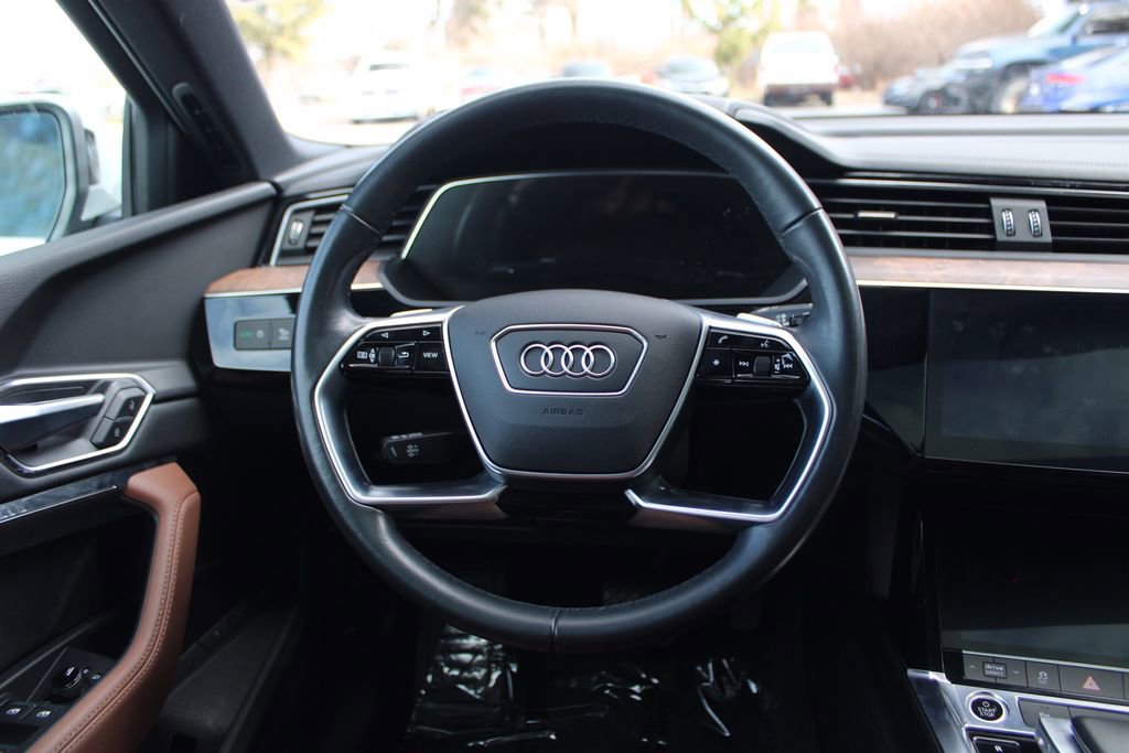 Used 2022 Audi e-tron Premium w/ Towing Package image 18